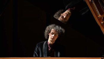 Can Çakmur, jeune pianiste turc - Critique sortie Classique / Opéra Paris Auditorium de la Fondation Louis Vuitton