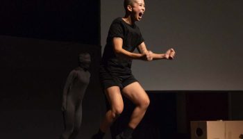 Here & Now de la performeuse Trân Tran - Critique sortie Théâtre Évry-Courcouronnes Scène Nationale de l'Essonne - Théâtre Éphémère