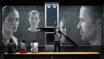 Insoutenables longues étreintes d’Ivan Viripaev, traduction de Sacha Carlson et Galin Stoev, mise en scène de Galin Stoev - Critique sortie Théâtre Toulouse Théâtre de la Cité - CDN Toulouse Occitanie