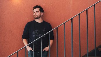 Des territoires, texte et mise en scène de Baptiste Amann - Critique sortie Théâtre Avignon Festival d'Avignon. Gymnase du lycée Mistral.