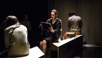 El país sin duelo / El hombre que devoraba las palomas de Cristian Flores - Critique sortie Théâtre Montpellier Théâtre la Vignette