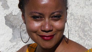 Autophagies (Histoires de bananes, riz, tomates, cacahuètes, palmiers. Et puis des fruits, du sucre, du chocolat), d’Eva Doumbia et Armand Gauz - Critique sortie Théâtre Avignon Festival d'Avignon. Complexe socio-culturel de la Barbière