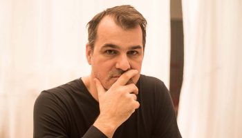 Cząstki kobiety Une femme en pièces de Kata Wéber, mise en scène de Kornél Mundruczó - Critique sortie Théâtre Avignon Festival d’Avignon. Gymnase du lycée Aubanel