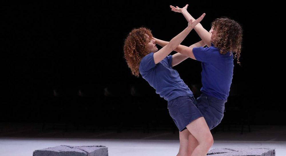 Mutual Information de Liz Santoro et Pierre Godard - Critique sortie Danse Paris au Théâtre de l’Aquarium et au Carreau du Temple.