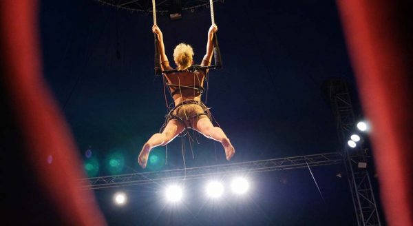 Secrets débordements avec les stagiaires du Centre des Arts du Cirque Balthazar