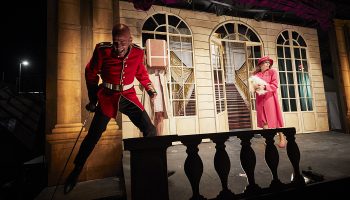 Véro 1ère reine d’Angleterre de Gabor Rassov, mise en scène de Philippe Nicolle - Critique sortie Théâtre Villeneuve lez Avignon Villeneuve-en-Scène