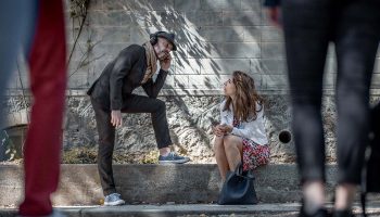 C-Ω-N-T-α-C-T conçu par Gabrielle Jourdain et Samuel Sené, texte Eric Chantelauze, mise en scène Samuel Sené - Critique sortie Théâtre Avignon En extérieur dans la rue