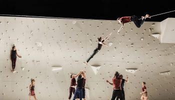 Les « Corps extrêmes » de Rachid Ouramdane défient la pesanteur - Critique sortie Danse Paris Chaillot - Théâtre national de la danse