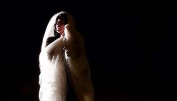 Et nous devînmes infranchissables ! de et par Valentine Cohen, mise en scène Mercedes Sanz - Critique sortie Théâtre Avignon Théâtre des Vents