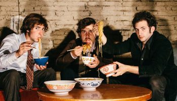 Huitième jour de et par Raphael Milland, Cochise Le Berre et Idriss Roca - Critique sortie Théâtre Avignon Occitanie fait son cirque en Avignon