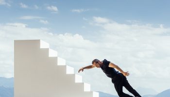 Yoann Bourgeois, artiste associé de la 12ème édition de DanSe en mai, en septembre 2021 à Brive et Tulle - Critique sortie Danse Brive-la-Gaillarde L'Empreinte - Scène nationale Brive-Tulle