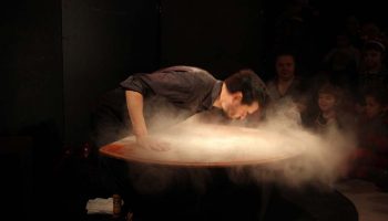 Au MAIF Social Club, mille et une expériences savoureuses avec Anne-Sophie Bérard, Tania El Khoury, Mohamed El Khatib et Yohanne Lamoulère, Thierry Collet, Frédéric Ferrer… - Critique sortie Théâtre Paris Maif Social Club