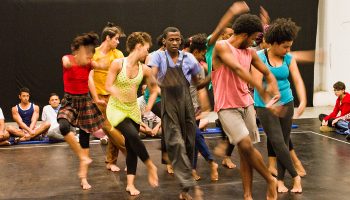 Portrait Lia Rodrigues dans l’édition 2021 du Festival d’Automne à Paris - Critique sortie Danse Paris
