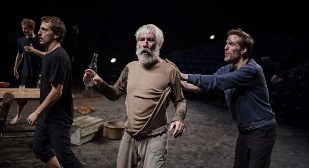 Hamlet mis en scène par Luca Giacomoni est au Monfort - Critique sortie Théâtre Paris Le Monfort Théâtre