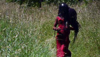 Aguets, partition pour un cirque ensauvagé de Daniel Jeanneteau - Critique sortie Théâtre Paris Pelouse de Reuilly