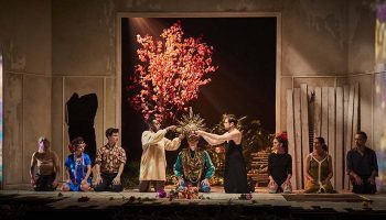 L’Absence de père librement adapté de Platonov d’Anton Tchekhov par Lorraine de Sagazan et Guillaume Poix et Un sacre de Guillaume Poix et Lorraine de Sagazan - Critique sortie Théâtre saint denis Théâtre Gérard Philipe