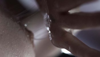 Ça raconte Sarah de Pauline Delabroy-Allard, mise en scène Keti Irubetagoyena - Critique sortie Théâtre Paris Maif Social Club