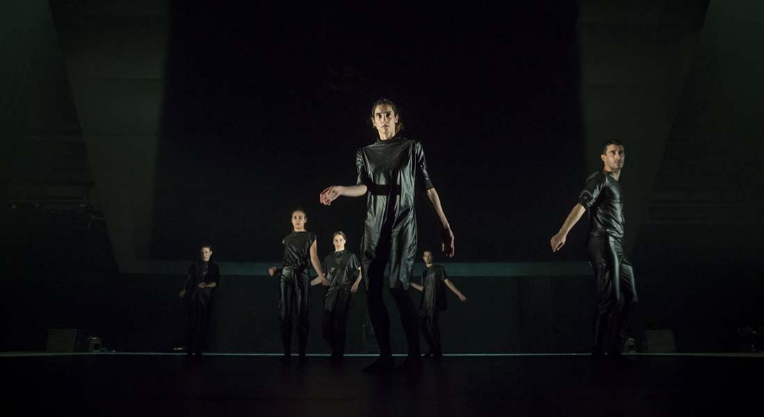 Larsen C de Christos Papadopoulos - Critique sortie Danse Paris Les Abbesses / Théâtre de la Ville