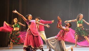 A Passage to Bollywood, un dépaysement bienvenu ! - Critique sortie Danse Paris Chaillot - Théâtre national de la danse