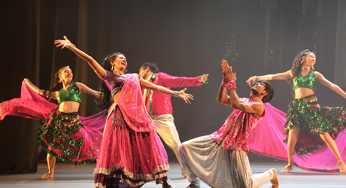 A Passage to Bollywood, un dépaysement bienvenu ! - Critique sortie Danse Paris Chaillot - Théâtre national de la danse