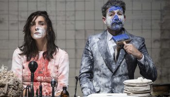 « Ainsi la bagarre », Lionel Dray et Clémence Jeanguillaume présentent un étonnant spectacle. Touchant, bizarre et beau ! - Critique sortie Théâtre Paris theatre de l'aquarium