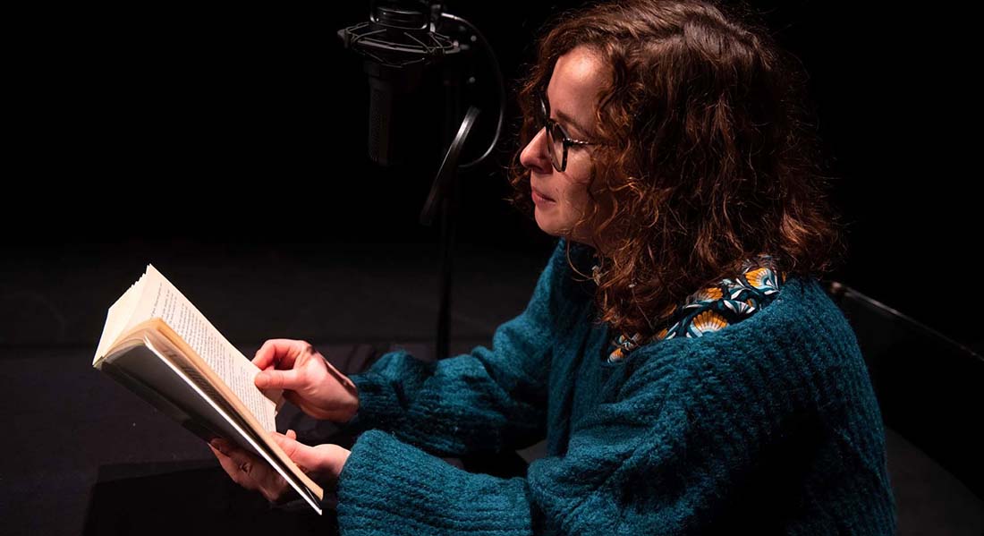 Manon Thorel lit Chanson Douce de Leïla Slimani - Critique sortie Théâtre Ris Orangis Scène nationale de l'Essonne - Agora-Desnos – Centre culturel Robert-Desnos