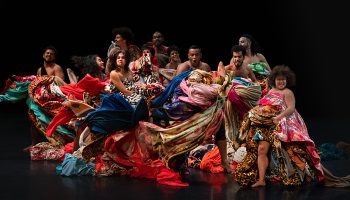 Encantado : Lia Rodrigues enchante le Festival d’Automne - Critique sortie Danse Paris Chaillot - Théâtre national de la danse