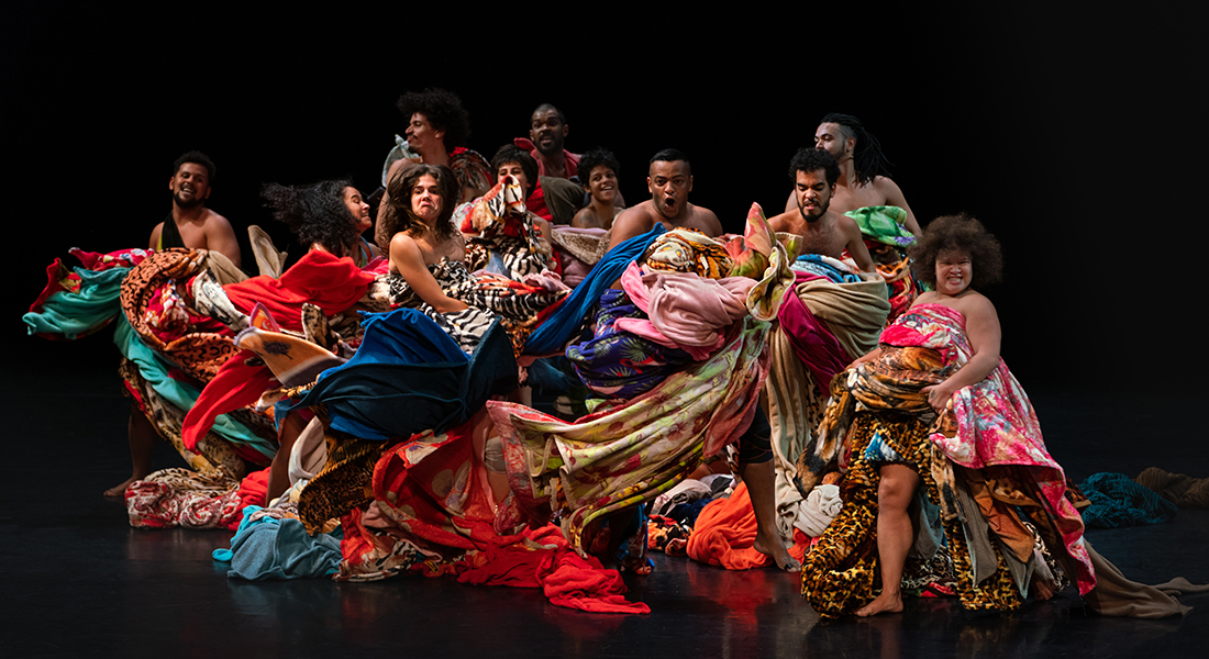 Encantado : Lia Rodrigues enchante le Festival d’Automne - Critique sortie Danse Paris Chaillot - Théâtre national de la danse