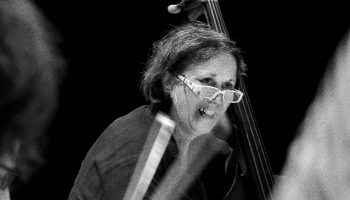 L’improvisation, une cérémonie à la vie selon Joëlle Léandre - Critique sortie Jazz / Musiques Ivry-sur-Seine CREDAC - Centre d'Art Contemporain d'Ivry