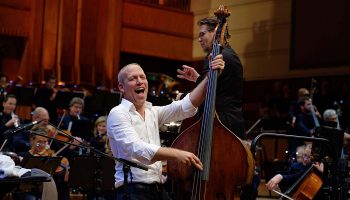 « Two Roses » d&rsquo;Avishai Cohen - Critique sortie Jazz / Musiques Boulogne-Billancourt La Seine Musicale