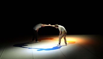 Et de se tenir la main, chorégraphie Mélanie Perrier - Critique sortie Danse La Courneuve Centre Culturel Houdremont