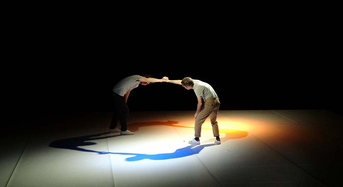 Et de se tenir la main, chorégraphie Mélanie Perrier - Critique sortie Danse La Courneuve Centre Culturel Houdremont