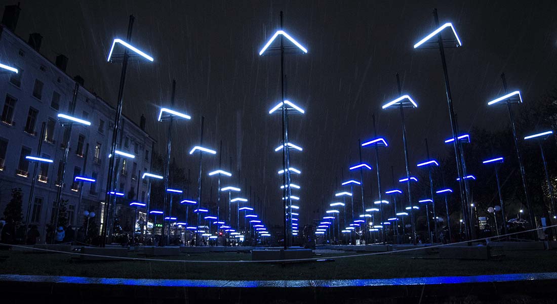 Des pixels sur le parvis avec le Collectif Coin et son installation Abstract - Critique sortie  Amiens Le Safran - scène conventionnée.