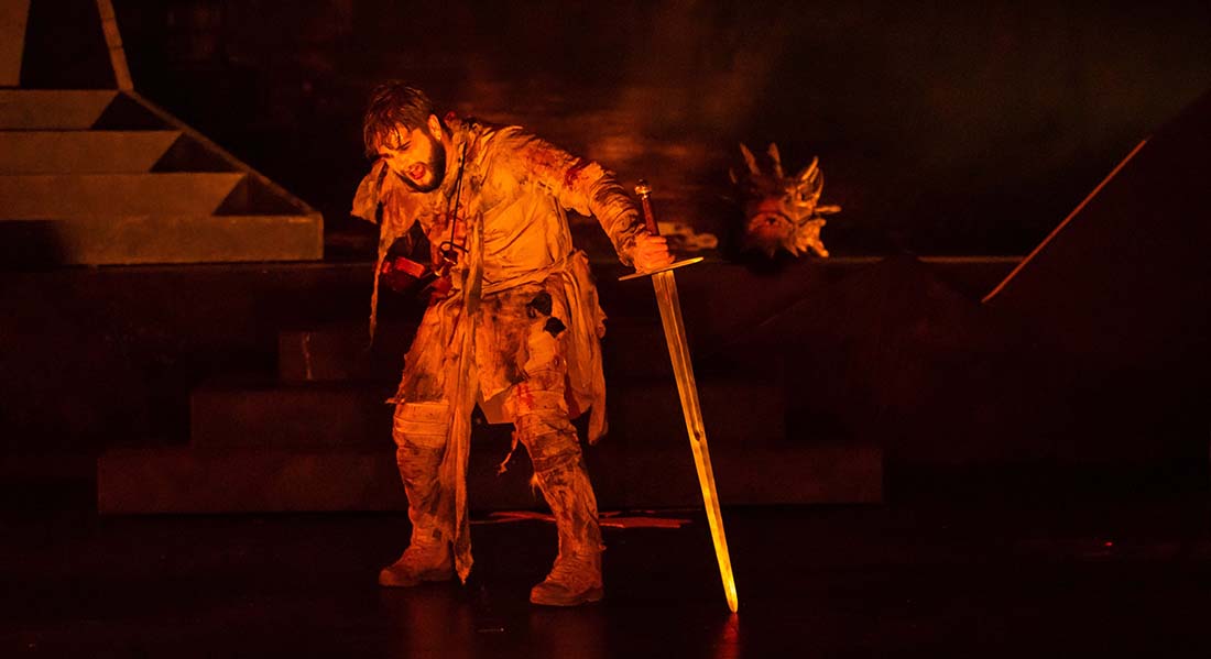 Le Dragon, d’Evgueni Schwartz mis en scène par Thomas Jolly : un spectacle aussi brillant que terrible - Critique sortie Théâtre Nanterre Nanterre-Amandiers