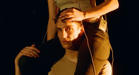 Rideau et KNIGHT-NIGHT, d&rsquo;Anna Massoni, Bryana Fritz et Thibault Lac - Critique sortie Danse Pantin CND Centre national de la danse