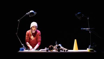 Pauline Ringeade reprend « Pister les créatures fabuleuses » de Baptiste Morizot, un théâtre qui fait surgir l’étonnement - Critique sortie Théâtre Paris _THEATRE SILVIA MONFORT