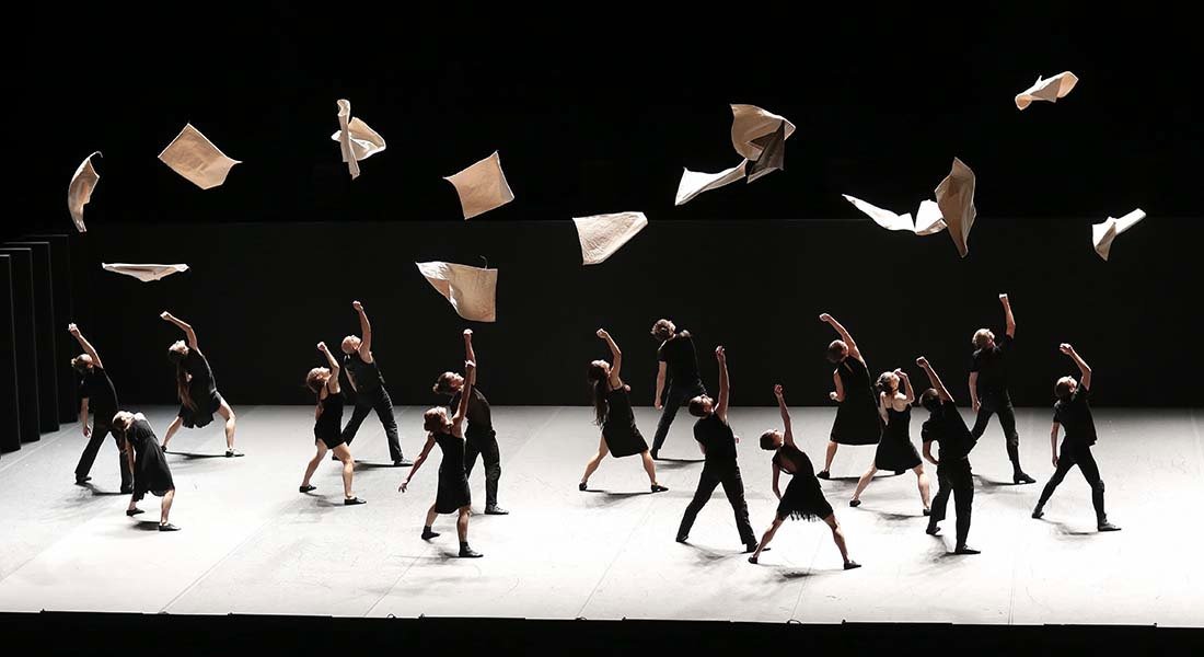 Venezuela d’Ohad Naharin, sur une musique de Maxim Waratt - Critique sortie Danse Paris Chaillot - Théâtre national de la danse