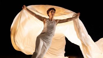 Volte, pièce pour enfants en mal de démocratie, écriture et chorégraphie de Delphine Bachacou et Jean-Philippe Costes Muscat, composition de Christophe Cagnolari - Critique sortie Théâtre Paris Théâtre Dunois