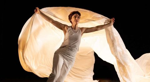 Volte, pièce pour enfants en mal de démocratie, écriture et chorégraphie de Delphine Bachacou et Jean-Philippe Costes Muscat, composition de Christophe Cagnolari - Critique sortie Théâtre Paris Théâtre Dunois