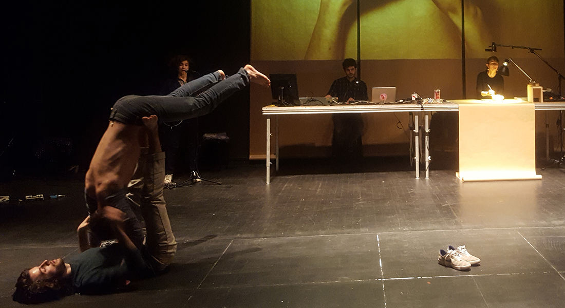 Les gestes du quotidien réinventés à la scène - Critique sortie  Brétigny-sur-Orge Théâtre de Brétigny