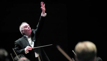 Les couleurs patriotiques de Smetana sous la baguette de Daniel Barenboim avec West-Eastern Divan Orchestra - Critique sortie Classique / Opéra Paris Philharmonie