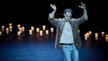 Rencontre avec une illuminée, François de Brauer confirme son éblouissant talent - Critique sortie Théâtre Paris Théâtre du Petit Saint-Martin