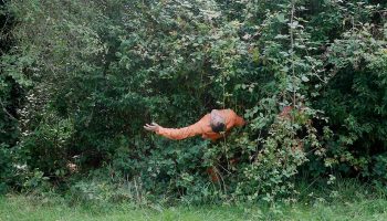 Être milieu des milieux et La Gardienne au Parc de la Poudrerie de Sylvain Prunenec et Maxence Rey - Critique sortie Danse Tremblay-en-France Théâtre Louis Aragon