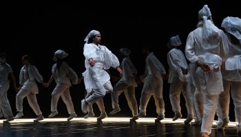 Les Danses Crues de Dominique Brun dans le cadre captivant des Nymphéas - Critique sortie Danse Paris Musée de l’Orangerie