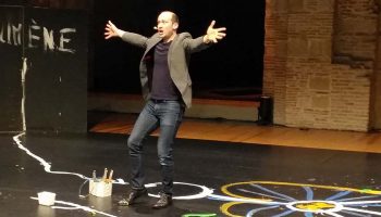 Yvain Juillard présente Cerebrum – Le Faiseur de réalités, une heure quinze d&rsquo;expériences ludiques et de réflexions métaphysiques. - Critique sortie Théâtre Paris La Reine Blanche - Scène des arts et des sciences