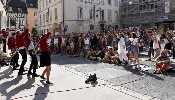 Le festival Chalon Dans La Rue revient du 20 au 24 juillet - Critique sortie Théâtre Chalon-sur-Saône L'Abattoir - Centre National des Arts de la rue