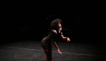 g r oo v e, l&rsquo;épopée haletante de Soa Ratsifandrihana - Critique sortie Danse Pantin CND Centre national de la danse