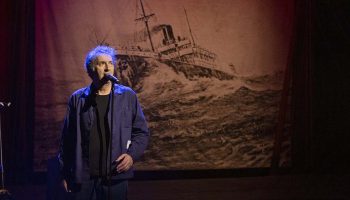 Tous les marins sont des chanteurs : un spectacle épatant d’émotion, de drôlerie et de poésie - Critique sortie Théâtre Paris Théâtre du Rond-Point