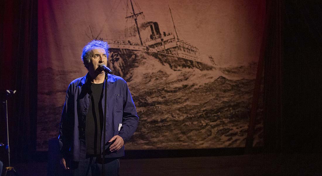 Tous les marins sont des chanteurs : un spectacle épatant d’émotion, de drôlerie et de poésie - Critique sortie Théâtre Paris Théâtre du Rond-Point