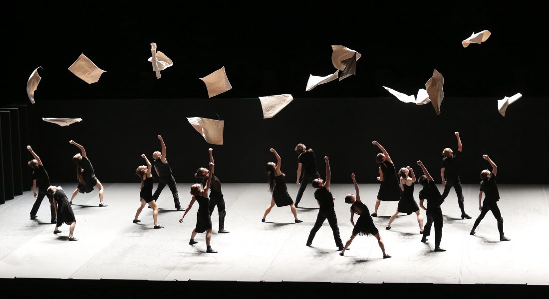 Venezuela d’Ohad Naharin par la Batsheva Dance Company, intense et poignant - Critique sortie Danse Paris Chaillot - Théâtre national de la danse
